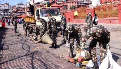  पशुपतिनाथ परिसरमा सेनाको सरसफाइ 
